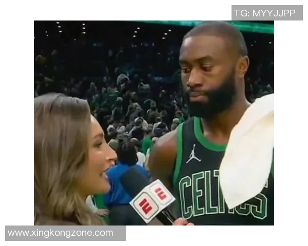 杰伦布朗赛场趣事发际线失守OG球衣遭殃引发球迷热议